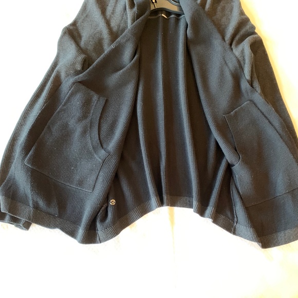 🔥HOST PICK🔥 Lululemon Cabin Yogi Wrap, Size 4 - Picture 5 of 16